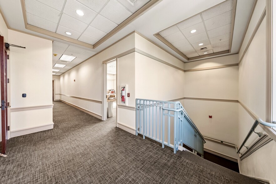 More Photos Of 1501 E McAndrews Rd, Medford Medical For Lease