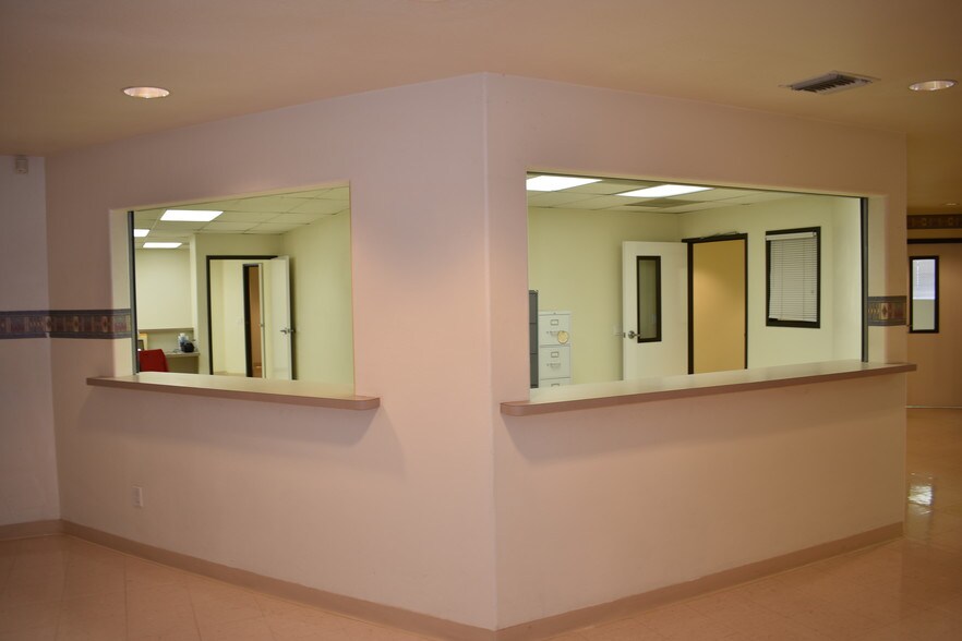 More Photos Of 2501 S Hill St, Los Angeles Office For Sale