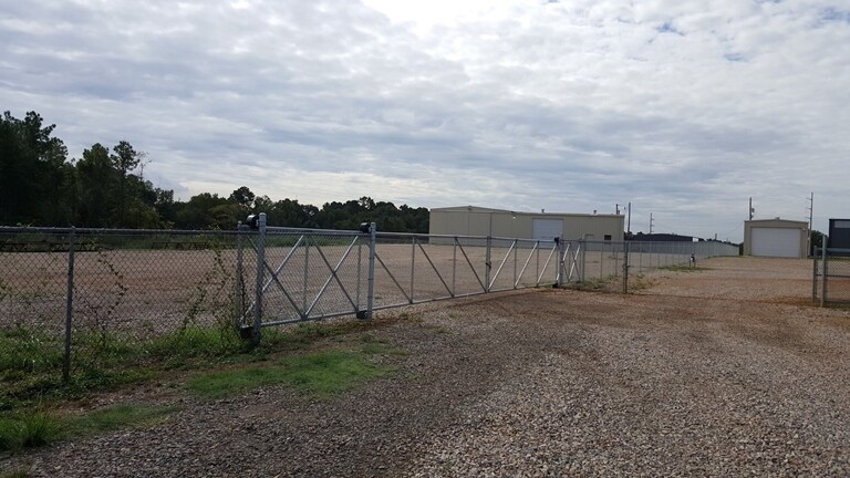 More Photos Of 820 W Harrison Rd, Longview Warehouse For Lease