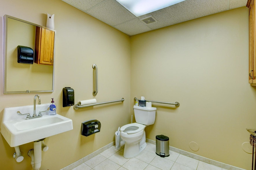 More Photos Of 60 E Hanover Ave, Morris Plains Showroom For Sale
