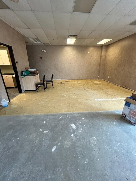 More Photos Of 572 Weston Ridge Dr, Naperville Freestanding For Lease