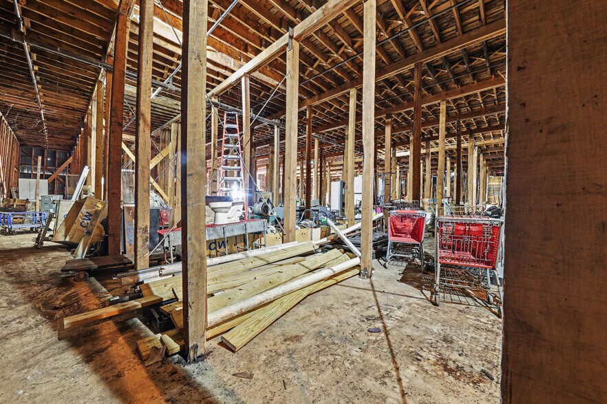 More Photos Of 237 Loretta St, Greeneville Industrial For Sale