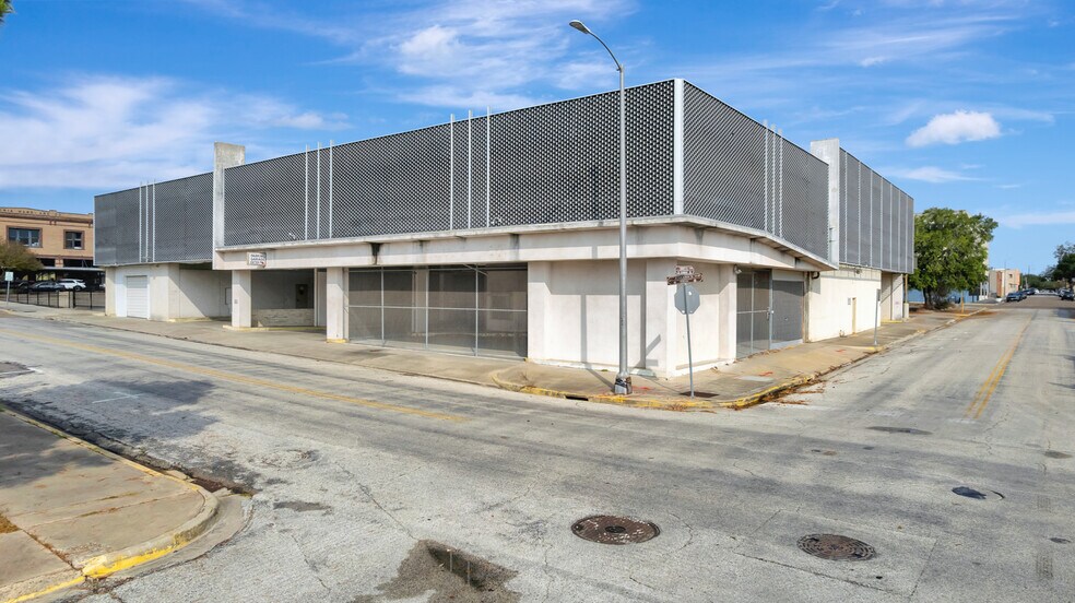 More Photos Of 120 S Main St, Victoria Office For Sale