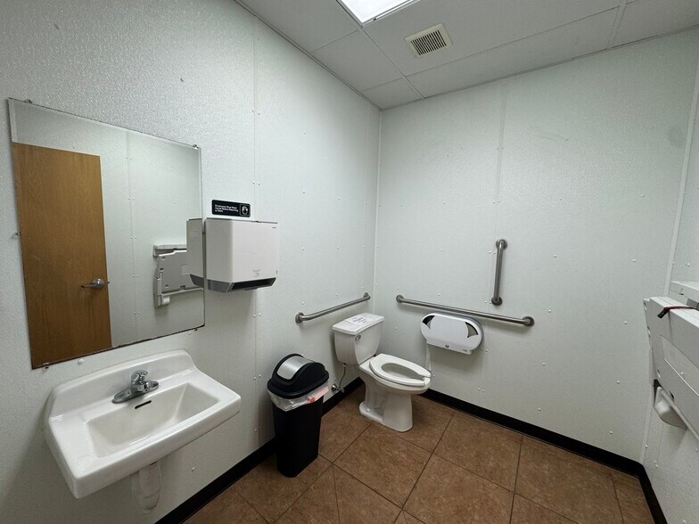 More Photos Of 14 N College Ave, Saint Joseph Storefront For Sale