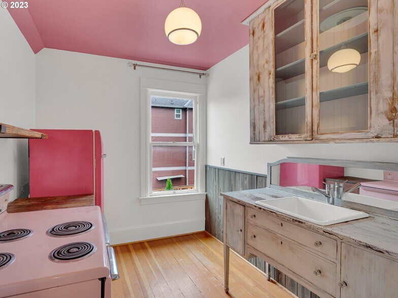 More Photos Of 432 NE Dekum St, Portland Storefront Retail Residential For Sale