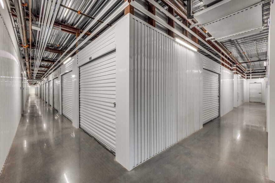 More Photos Of 6615 Stewart Rd, Galveston Self Storage For Lease