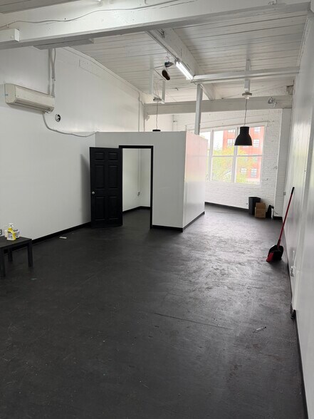 More Photos Of 60 Dickerson St, Newark Light Manufacturing For Lease