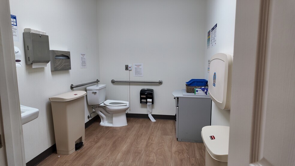 More Photos Of 2401 FM 646, Dickinson Medical For Sale