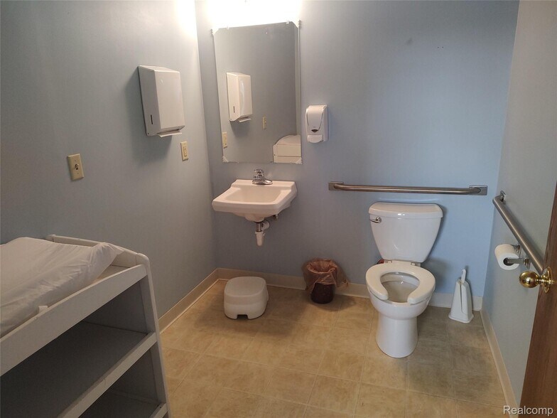 More Photos Of 5154 Miller Rd, Flint Medical For Sale