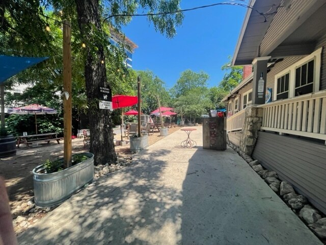 More Photos Of 511 E Grayson St, San Antonio Restaurant For Lease