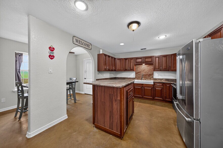 More Photos Of 4044 W FM 476, Poteet Flex For Sale