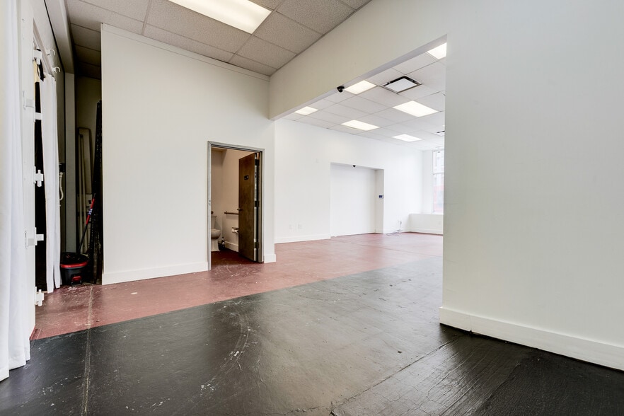 More Photos Of 829 E Warrington Ave, Pittsburgh Storefront Retail Office For Lease