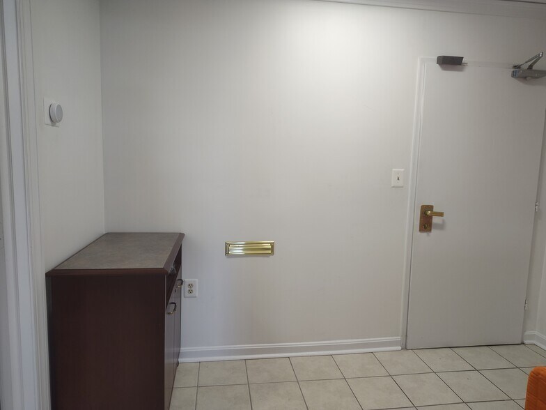More Photos Of 50 S Pickett St, Alexandria Medical For Sale