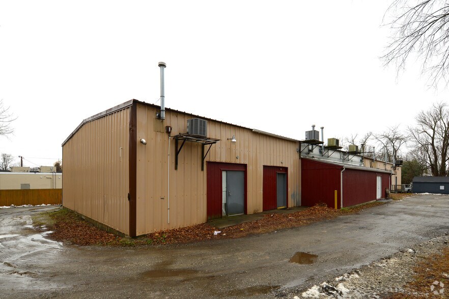 More Photos Of 628 Metacom Ave, Warren Storefront For Sale