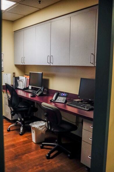 More Photos Of 2203 Summerlon Cir, Dodge City Healthcare For Sale