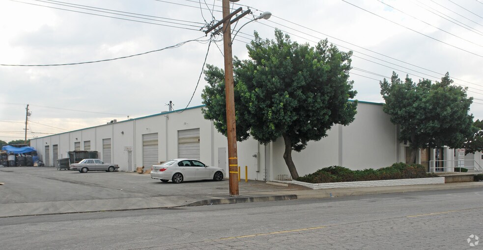 More Photos Of 802-852 E Edna Pl, Covina Warehouse For Lease
