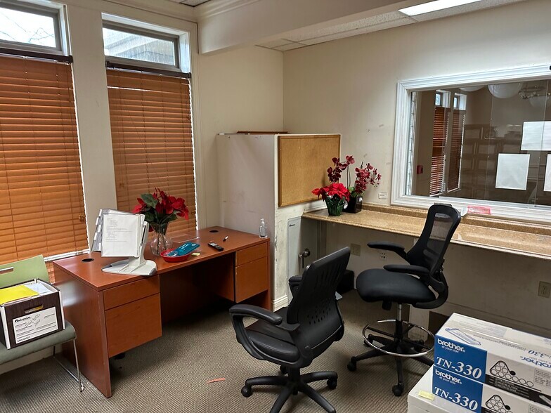 More Photos Of 195 Bristol Oxford Valley Rd, Langhorne Bank For Lease