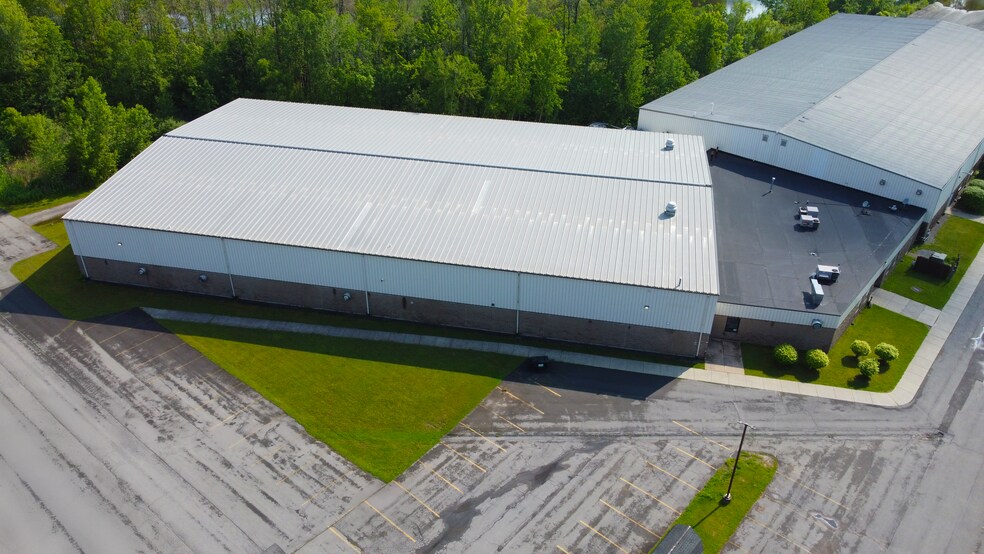 More Photos Of 2725 W Entry Rd, Baldwinsville Sports And Entertainment For Lease