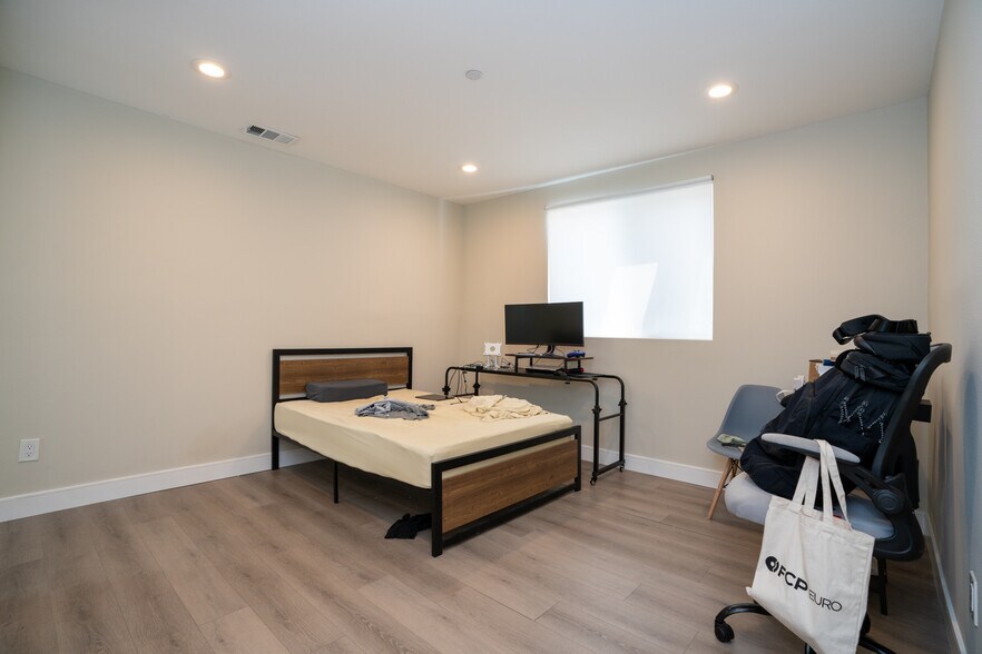 More Photos Of 1344 W 37th Pl, Los Angeles Apartments For Sale