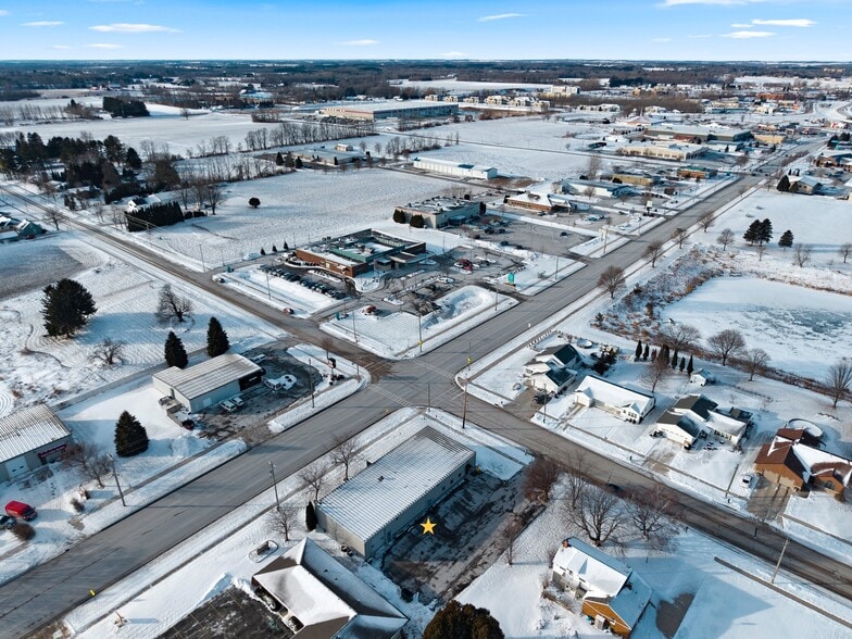 More Photos Of 3420 Dewey St, Manitowoc Freestanding For Lease