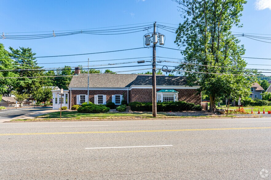 More Photos Of 27 Bloomfield Ave, North Caldwell Medical For Sale