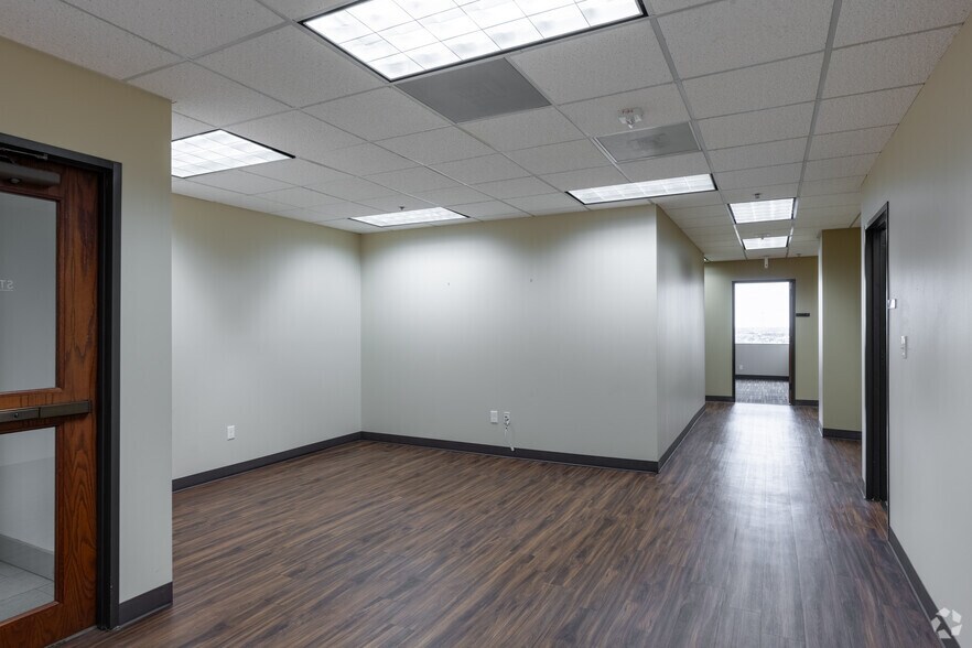 More Photos Of 508 W Wall St, Midland Office For Lease