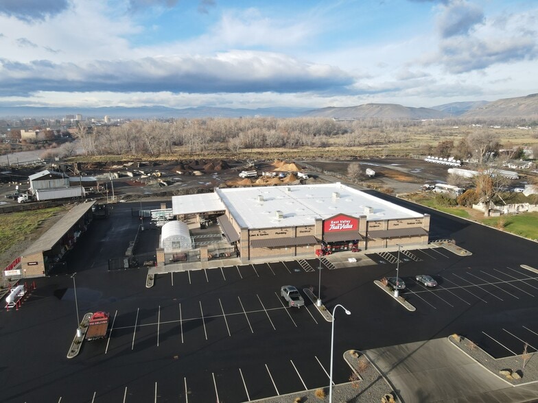 More Photos Of 104 Butterfield Rd, Yakima General Retail For Sale
