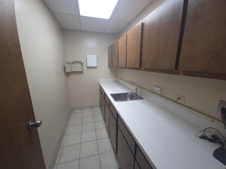 More Photos Of 3100 S Elm Pl, Broken Arrow Medical For Lease
