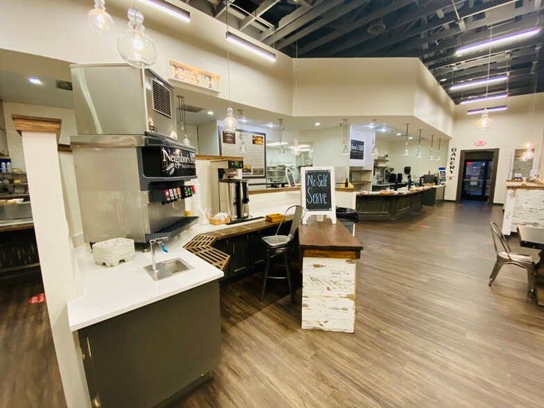 More Photos Of 2090 W Pleasant Grove Rd, Rogers Freestanding For Lease