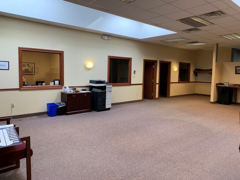 More Photos Of 2754 Front St, Cuyahoga Falls Office For Lease