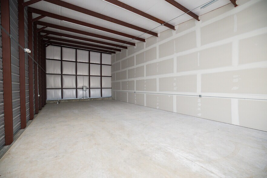 More Photos Of 1532 E Mason Dr, Kechi Self Storage For Sale