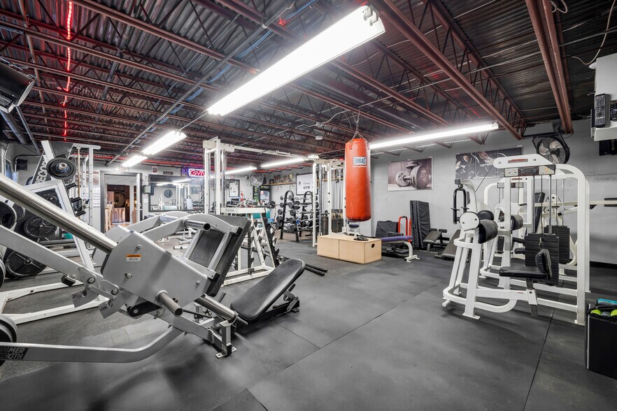 More Photos Of 300 Riverside Ave, Bristol Manufacturing For Sale