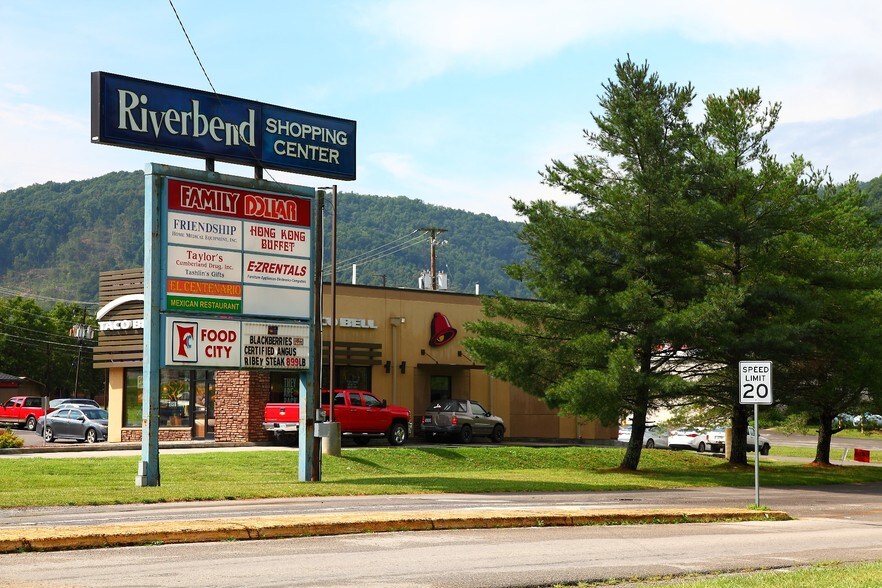 More Photos Of 205 River Bend Dr, Pennington Gap Supermarket For Lease
