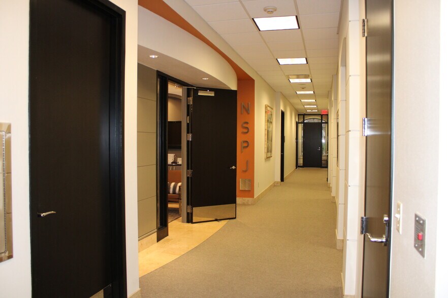 More Photos Of 3515 W 75th St, Prairie Village Office For Lease