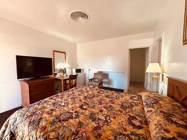 More Photos Of 1650 N Oracle Rd, Tucson Hotel For Sale