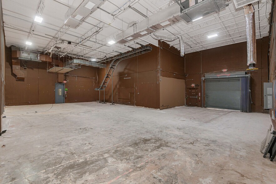 More Photos Of 3650 Coral Ridge Dr, Coral Springs Light Manufacturing For Sale