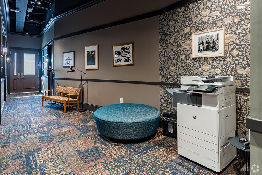 More Photos Of 3035 Peachtree Rd, Atlanta Office For Lease