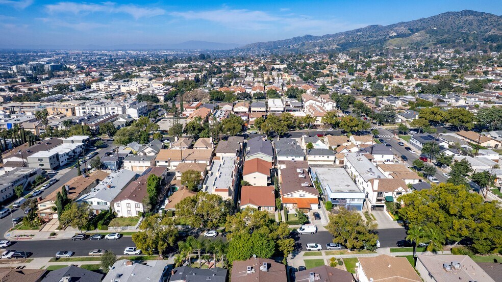More Photos Of 723 E Tujunga Ave, Burbank Multifamily For Sale