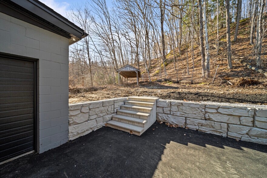 More Photos Of 174 N Main St, Franklin Light Manufacturing For Sale