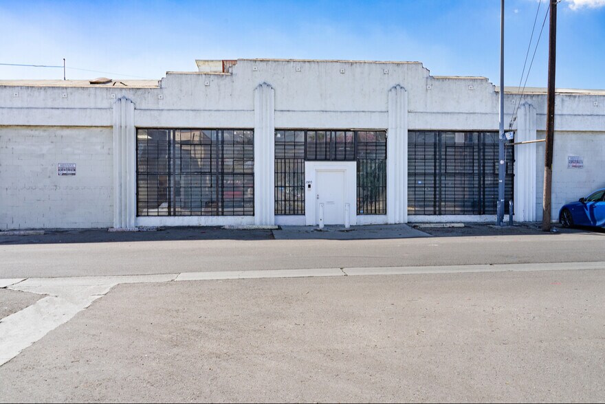 More Photos Of 2900 E 11th St, Los Angeles Warehouse For Lease