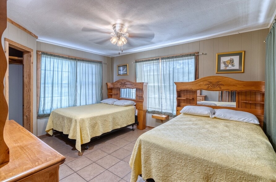 More Photos Of 49 Encino Dr, Concan Convenience Store For Sale