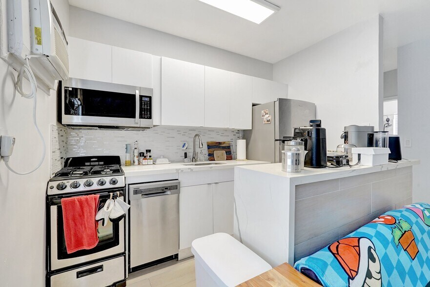 More Photos Of 1723 Liberty St, Hollywood Apartments For Sale