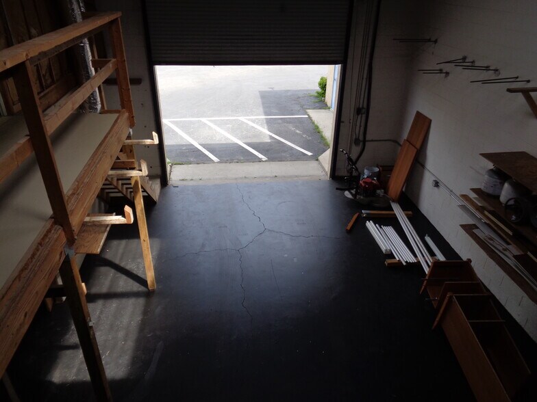 More Photos Of 6020 Deacon Rd, Sarasota Warehouse For Sale