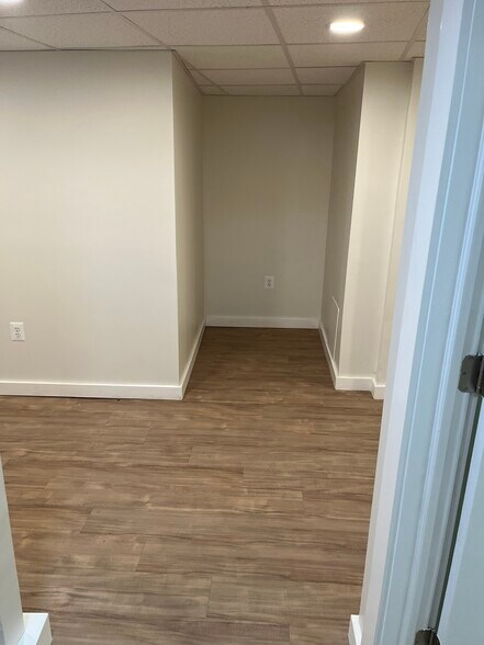 More Photos Of 5 Barney Cir SE, Washington Medical For Lease