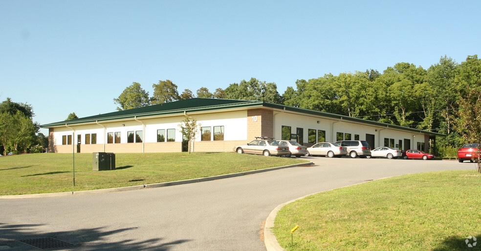 More Photos Of 10 Corporate Park Dr, East Fishkill Light Distribution For Lease