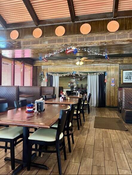 More Photos Of 5545 E Silver Springs Blvd, Silver Springs Restaurant For Sale