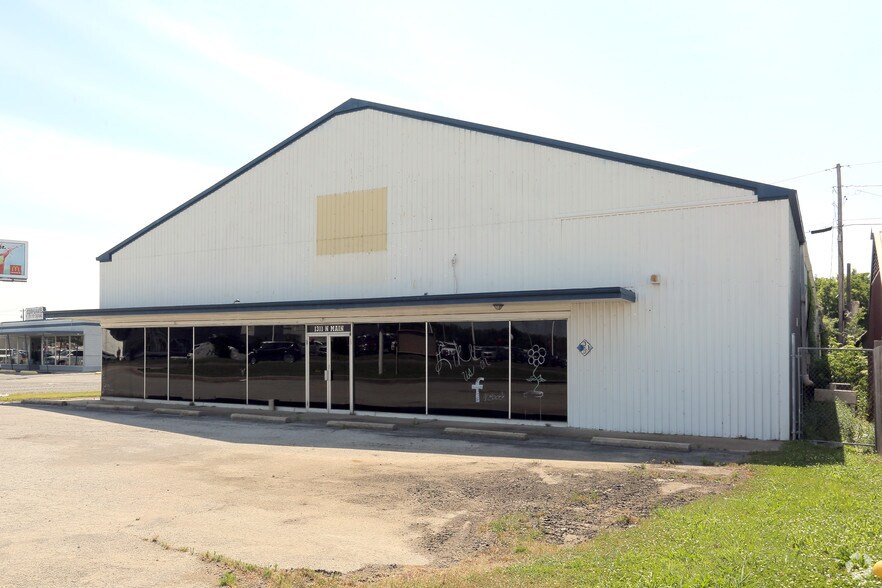 More Photos Of 1311 N Main St, Muskogee Warehouse For Sale