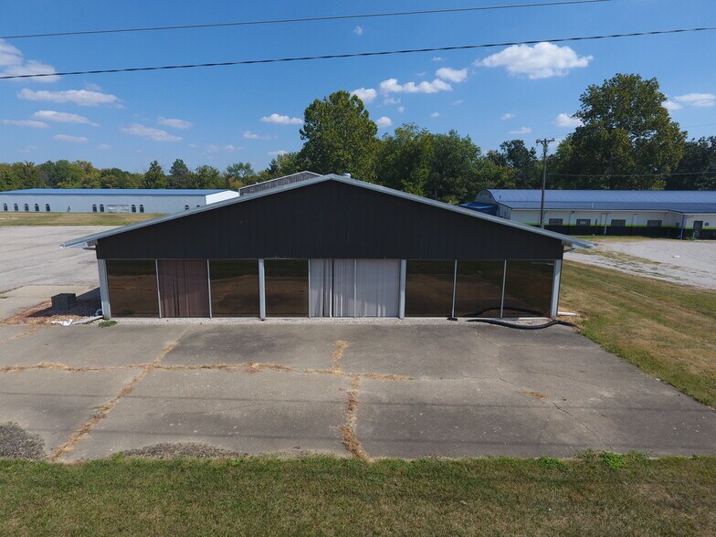 More Photos Of 11596 & 11638 IL Highway 1, Paris Warehouse For Sale