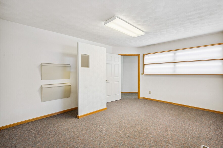 More Photos Of 219 N Canal St, Annawan Office For Sale