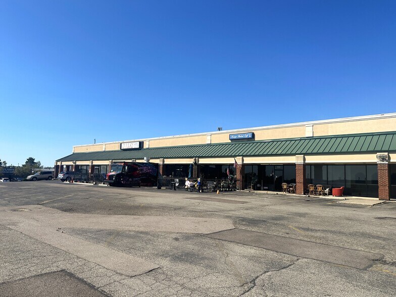 More Photos Of 8935-8947 Kingsridge Rd, Dayton Storefront Retail Office For Sale